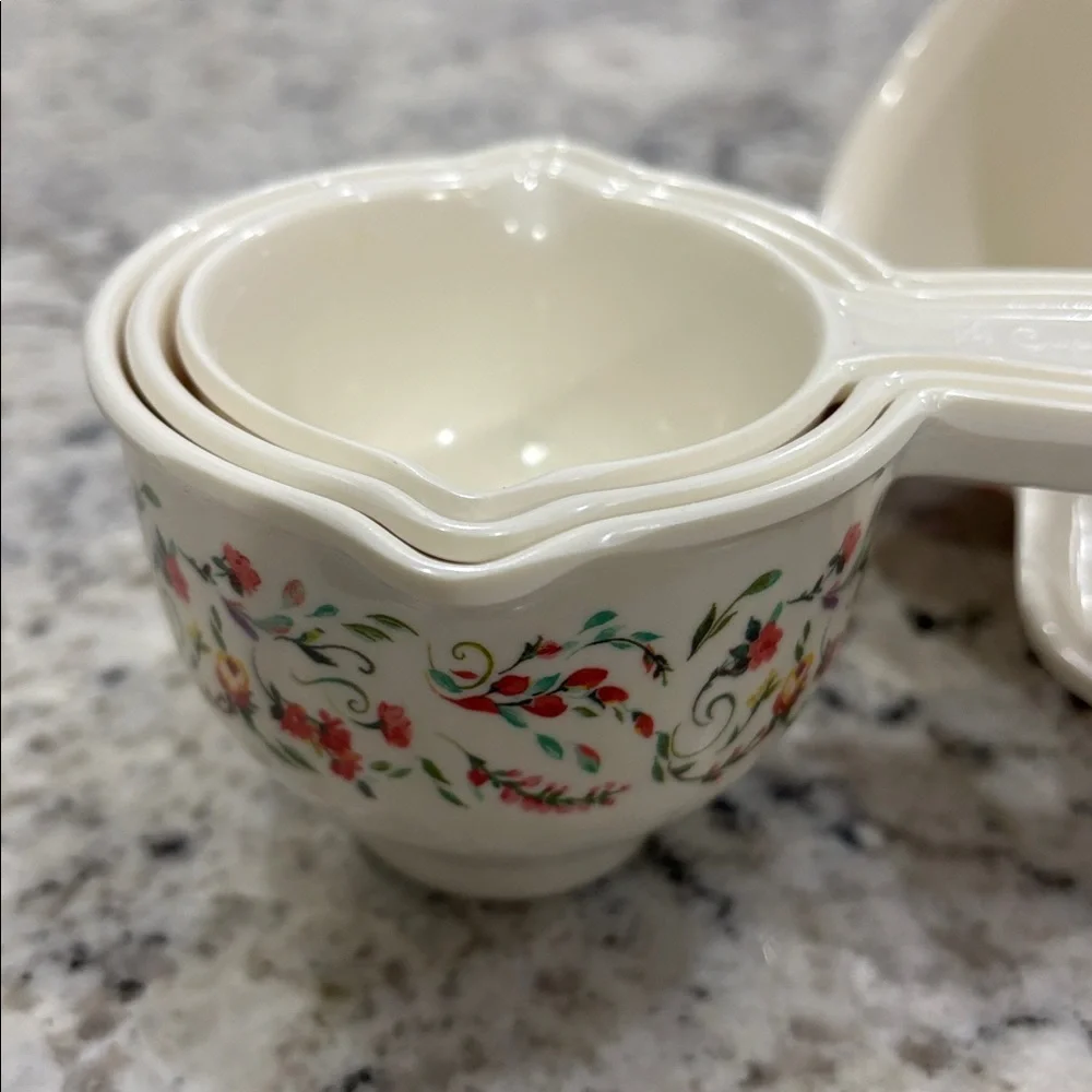Cute decorative and functional floral measuring cups.